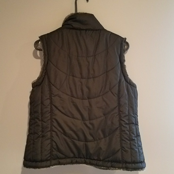 Reversible Faux Fur Vest - Picture 8 of 8